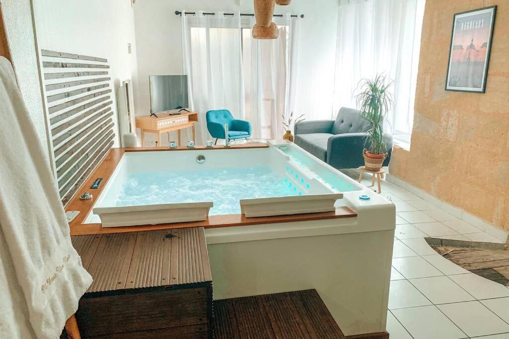 ボルドーNuit D'Exception - Loft Avec Jacuzziアパートメント エクステリア 写真